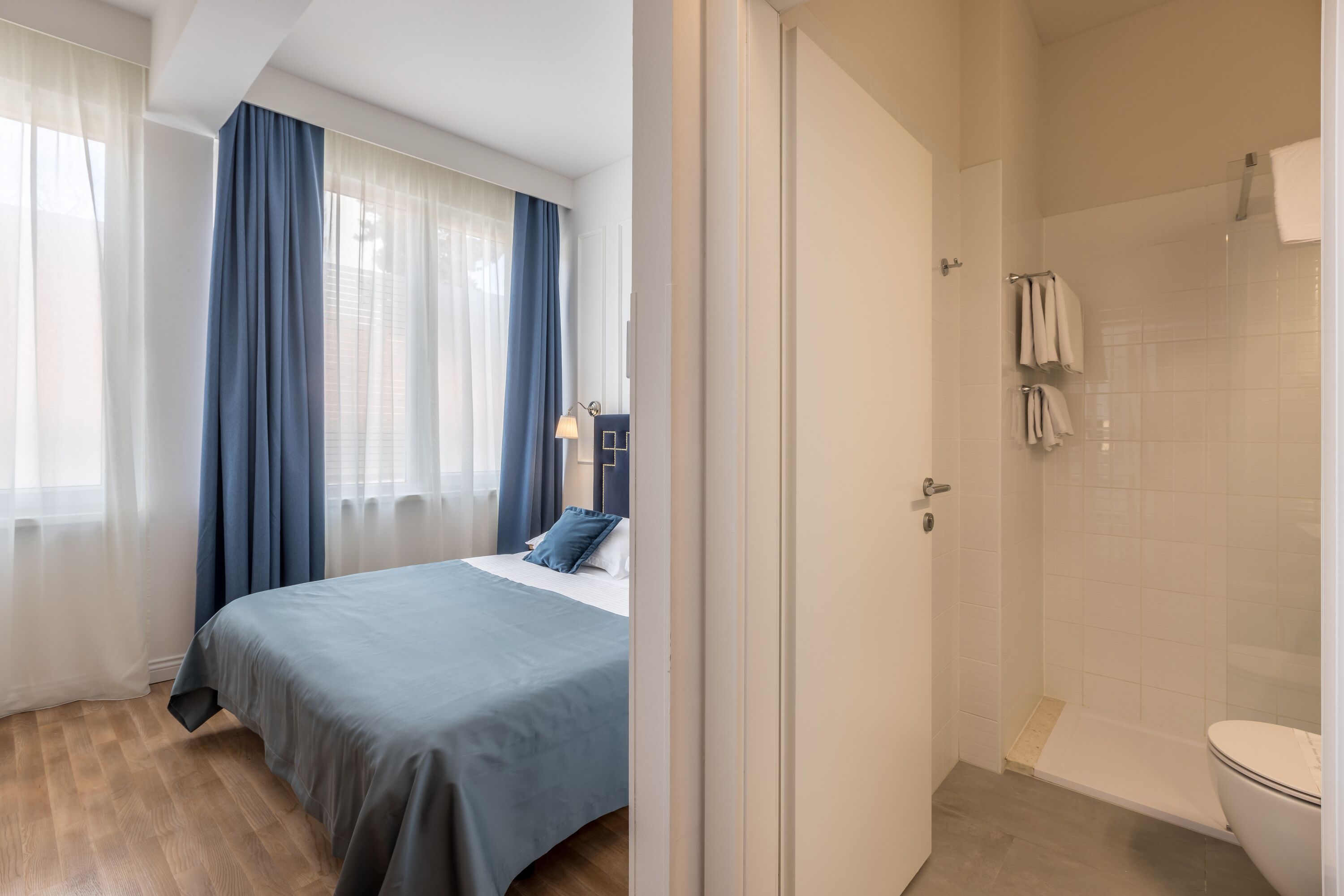 standard double or twin room | in-room safe, desk, blackout curtains, soundproofing