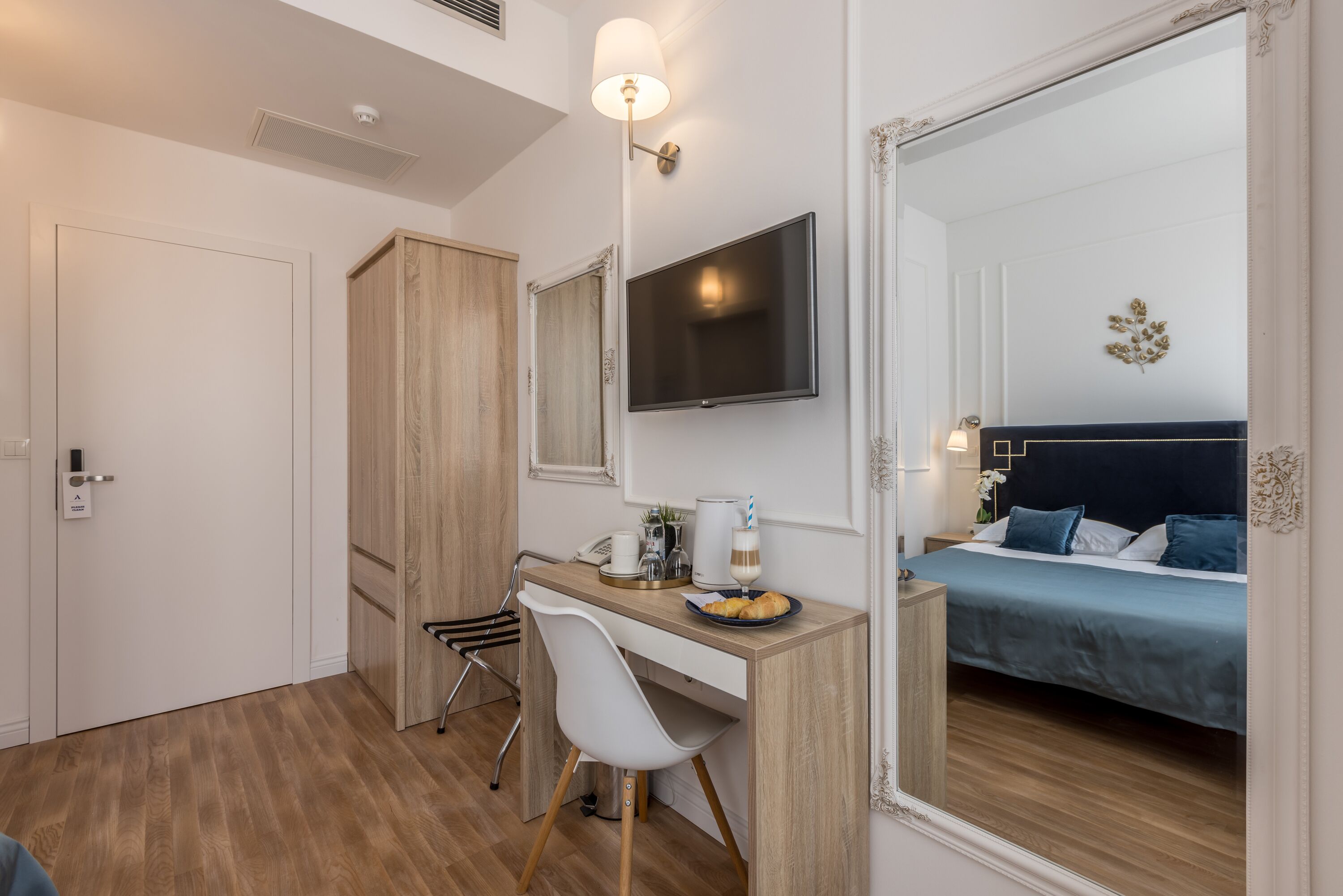 standard double or twin room | in-room safe, desk, blackout curtains, soundproofing