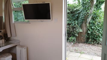Superior Twin Room (Ensuite with Shower, Garden View) | Room amenity