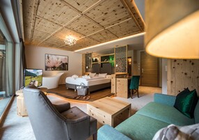 Superior Suite, Lake View, Lakeside | Premium bedding, minibar, in-room safe, desk