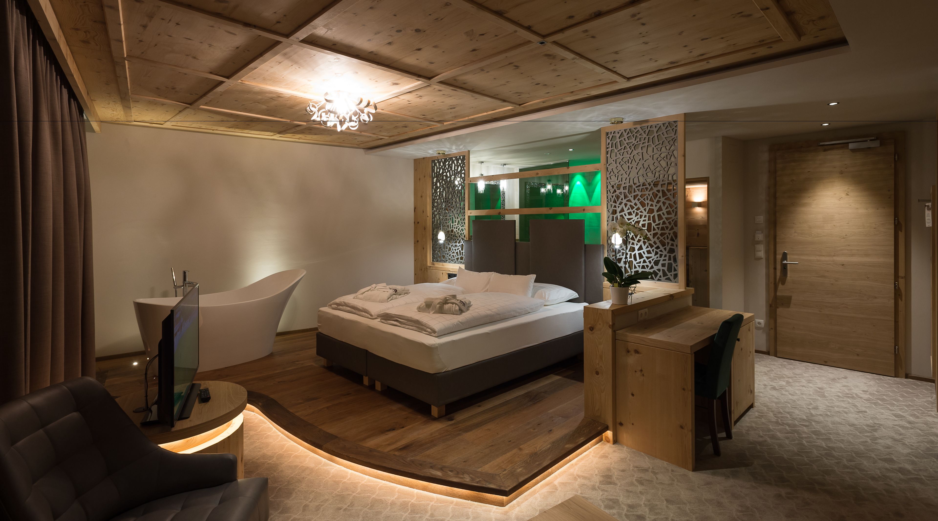 superior suite, lake view, lakeside | 1 bedroom, minibar, in-room safe, desk