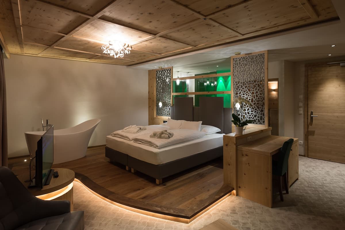 superior suite, lake view, lakeside | 1 bedroom, minibar, in-room safe, desk