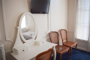 Comfort Triple Room, 3 Twin Beds | In-room safe, iron/ironing board, free WiFi, bed sheets