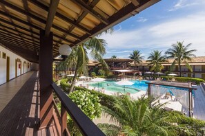 Outdoor pool, open 8 AM to 8 PM, pool loungers - Vilarejo Praia Hotel (Rio das Ostras)