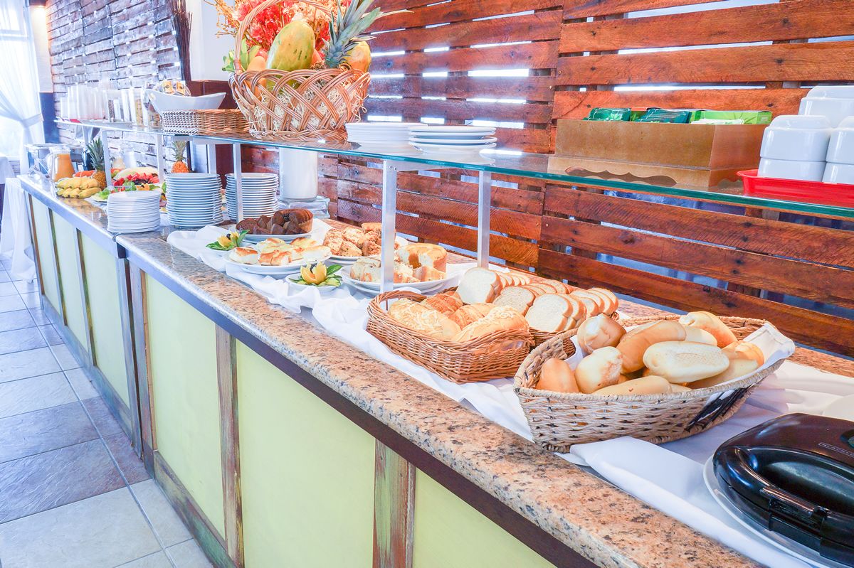 朝食 (ビュッフェ)、毎日提供 (無料)