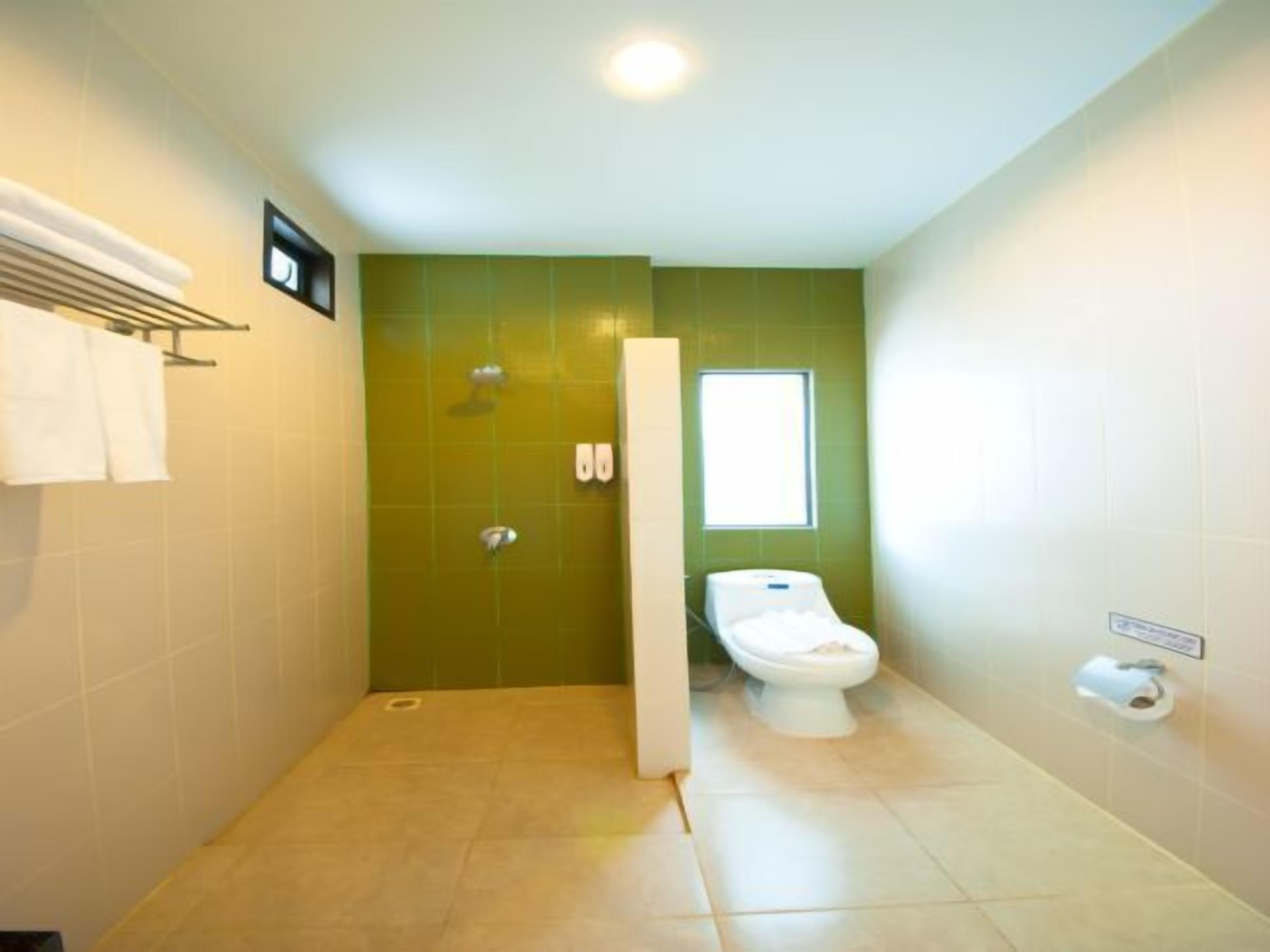 grand deluxe | bathroom | shower, free toiletries, hair dryer, slippers