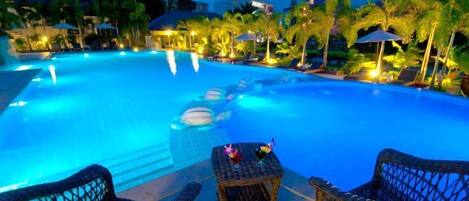 Outdoor pool, pool umbrellas, sun loungers