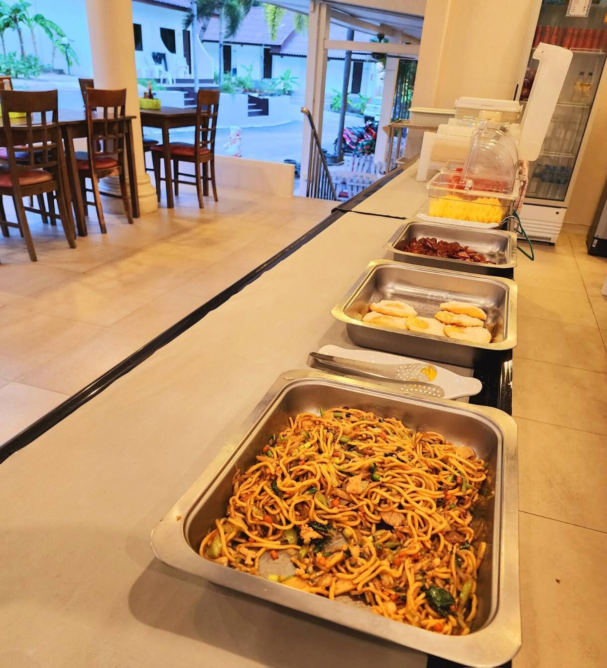 daily buffet breakfast for a fee