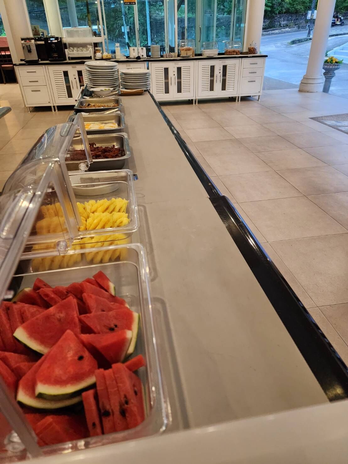 daily buffet breakfast for a fee