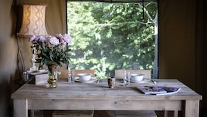 Apartment, Ensuite (6- Safari Lodge) | Dining - The Chilterns View (Wallingford)