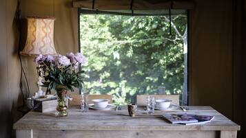 Apartment, Ensuite (6- Safari Lodge) | Dining