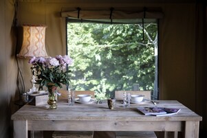 Apartamento, baño privado (6- Safari Lodge) | Restauración