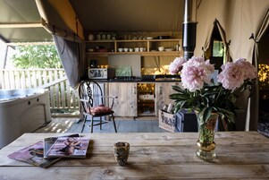 Apartamento, baño privado (6- Safari Lodge) | Restauración