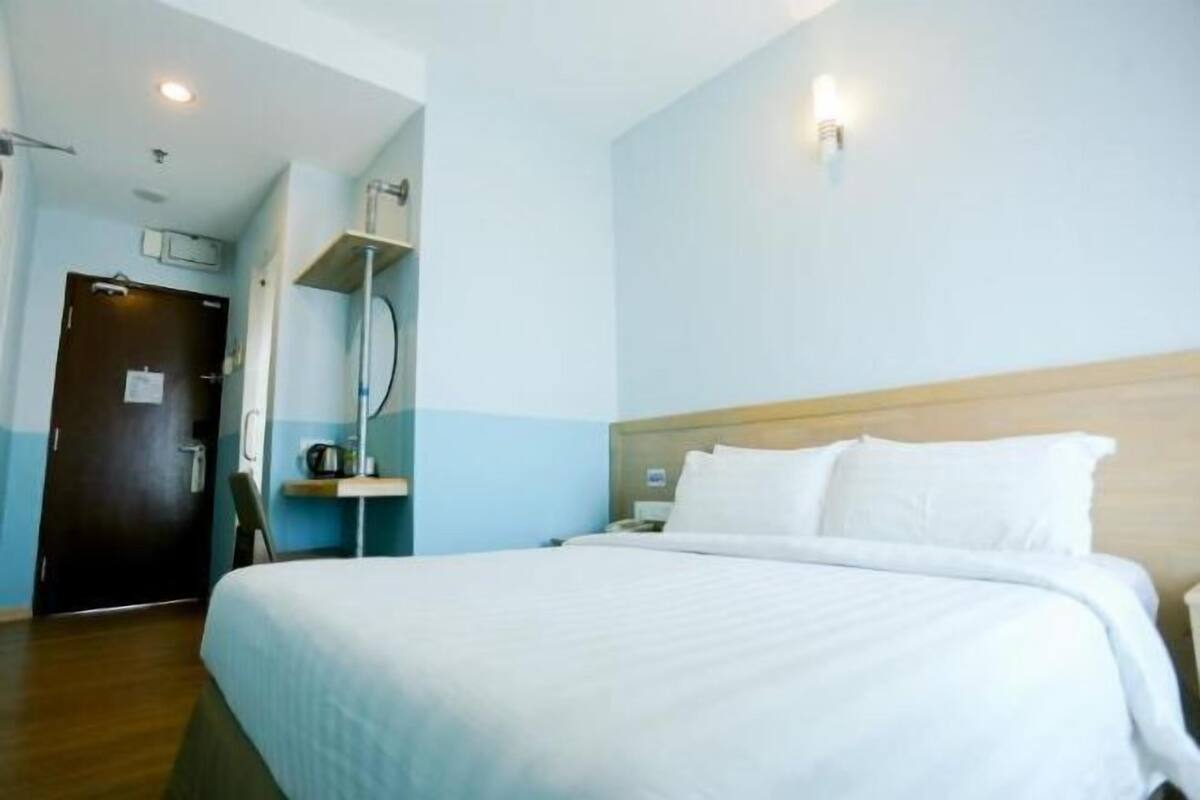 Desk, iron/ironing board, free WiFi, bed sheets