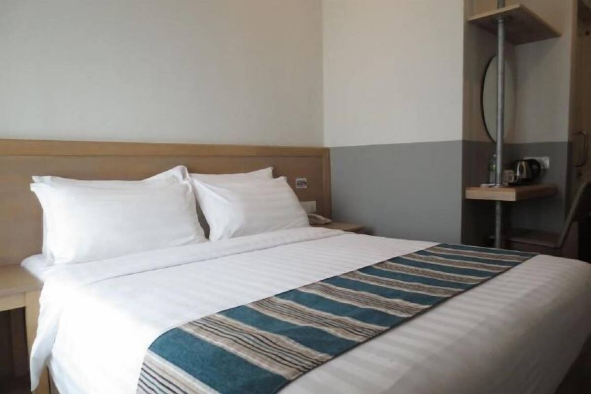 Desk, iron/ironing board (on request), WiFi (free), bed sheets