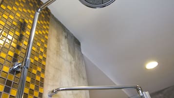 Shower kamar mandi