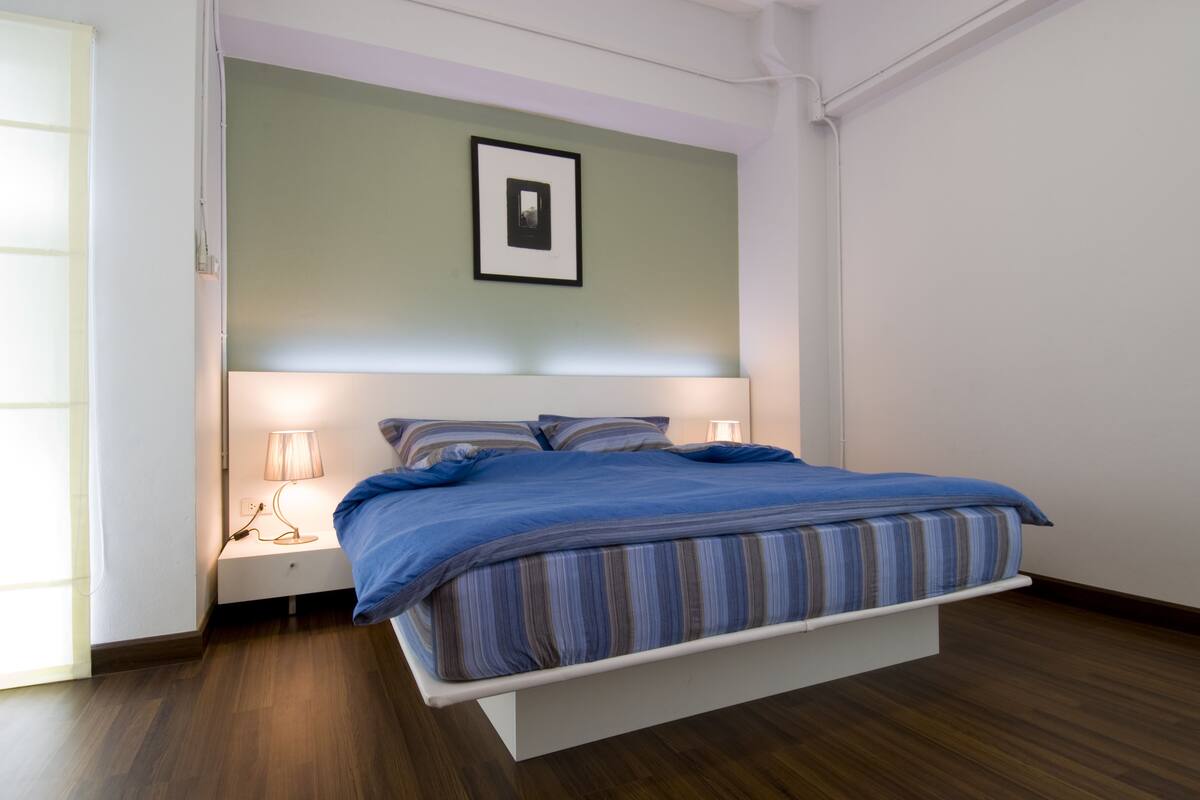 Premium bedding, in-room safe, desk, rollaway beds