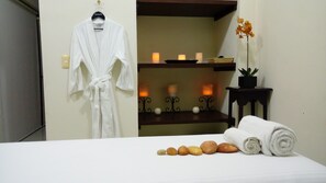 Trattamenti per il corpo, aromaterapia, massaggi con le pietre calde