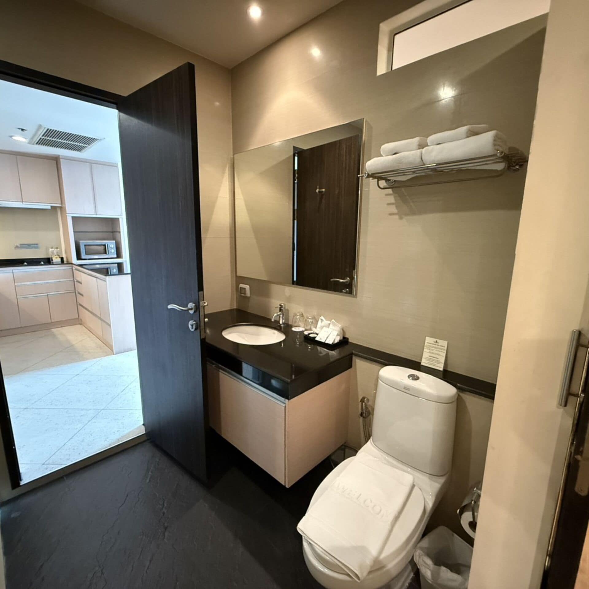 Junior Twin Suite | Salle de bain | Douche, articles de toilette gratuits, sèche-cheveux