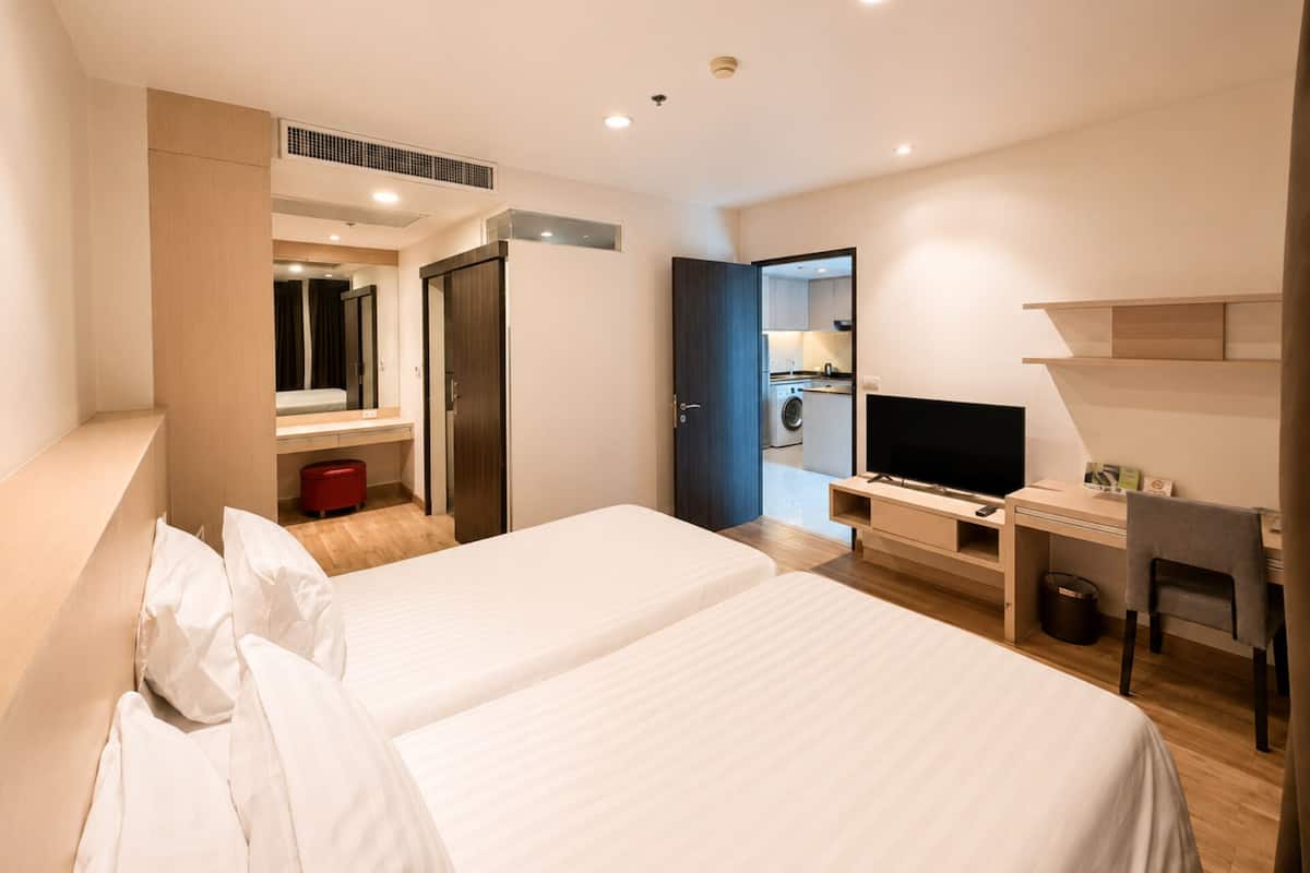 Junior Twin Suite | Desk, free WiFi, bed sheets