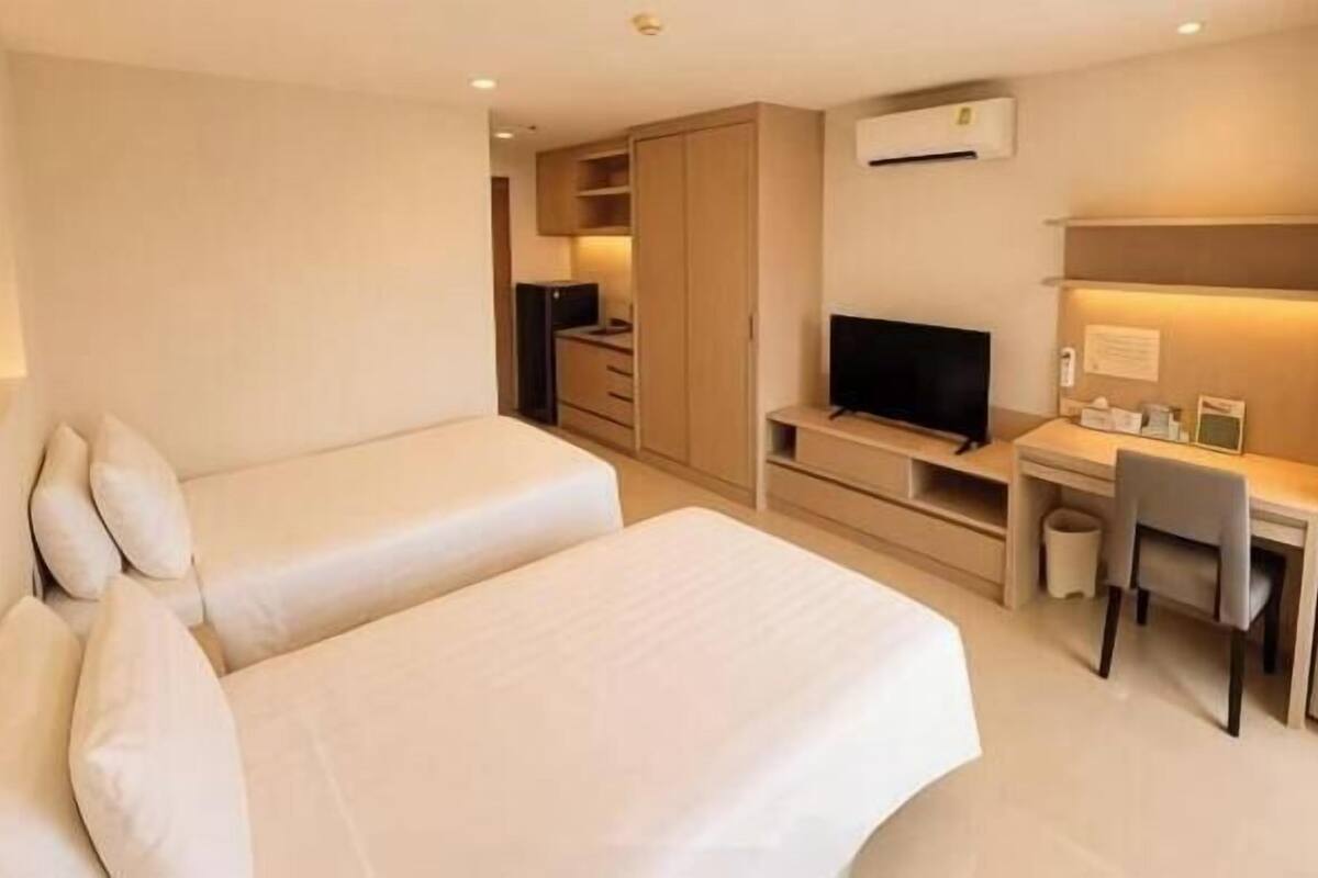 Desk, WiFi (free), bed sheets