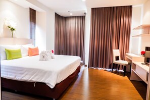 普通客房, 轉角 | 書桌、遮光窗簾/窗簾、免費 Wi-Fi、床單