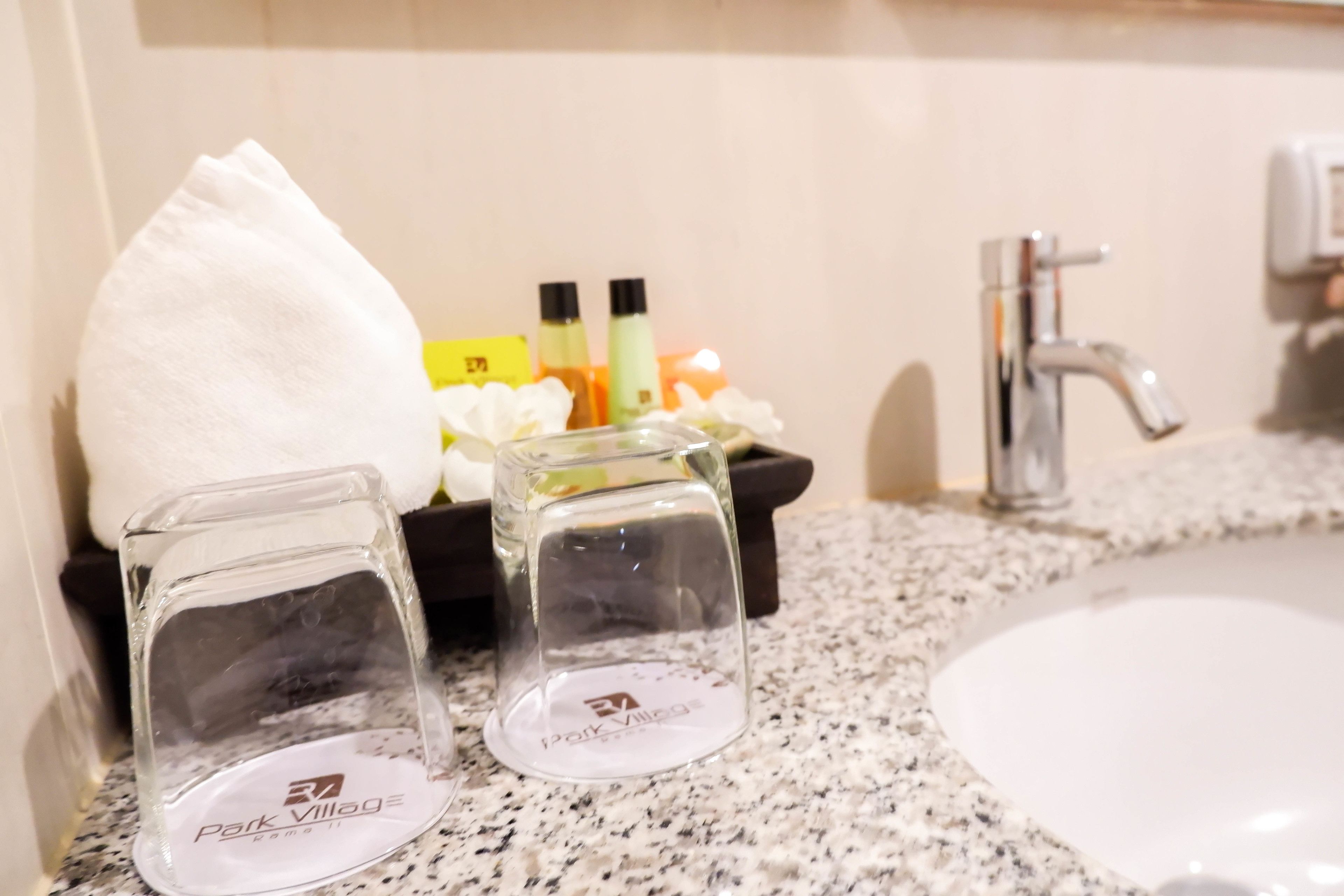 executive studio, 1 king bed | bathroom amenities | shower, free toiletries, towels