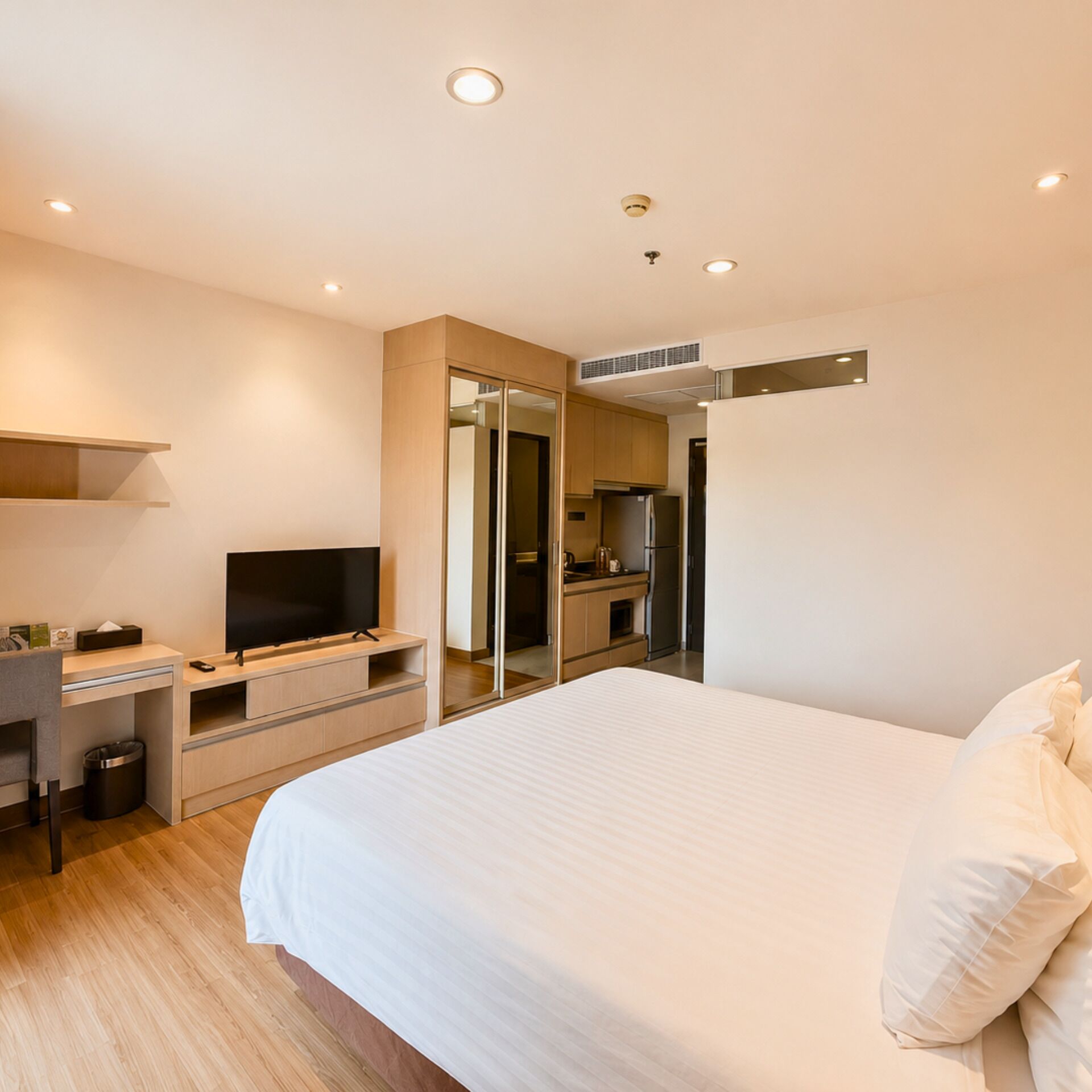 Superior Double Room, 1 King Bed | Desk, free WiFi, bed sheets