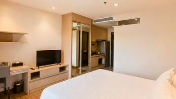 Superior Double Room, 1 King Bed | Desk, free WiFi, bed sheets