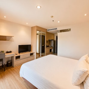 Habitació doble superior, 1 llit de matrimoni gran | Escriptori, wifi gratuïta i roba de llit 