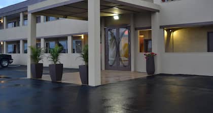 Motel 75 Monroe