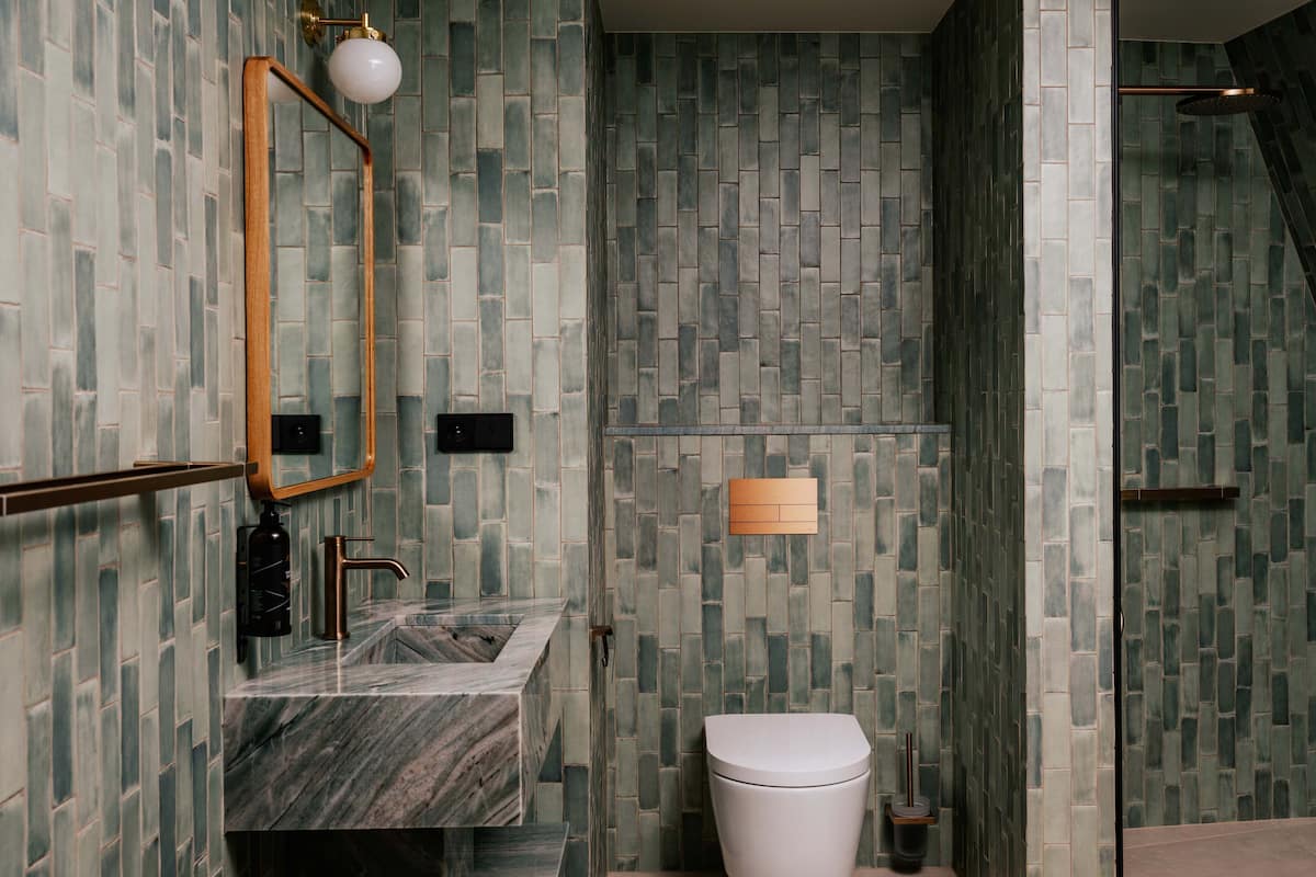 executive suite | bathroom | shower, rainfall showerhead, eco-friendly toiletries, hair dryer