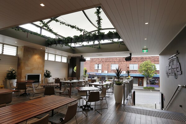 Lunch and dinner served - The Lakes Hotel (The Entrance)