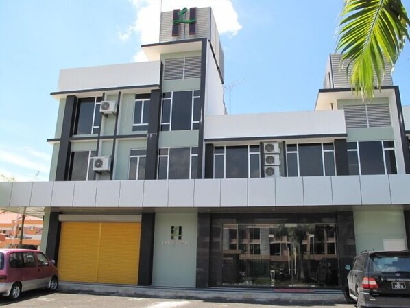 Front of property - Labuk Hotel (Sandakan)