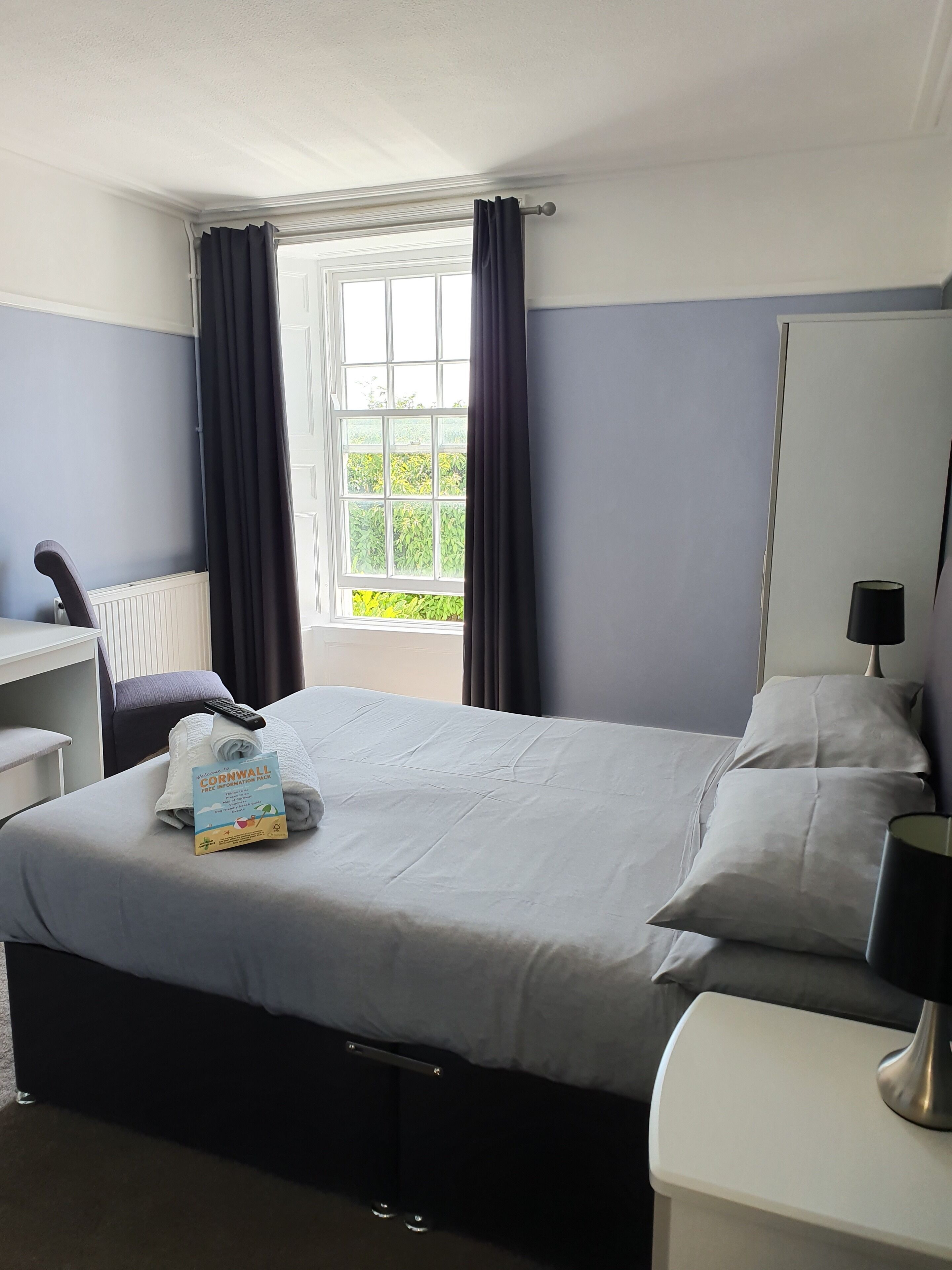 Bügeleisen/Bügelbrett, kostenloses WLAN, Bettwäsche