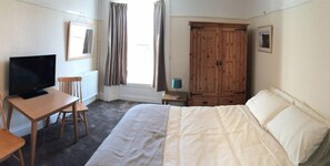 Setrika/meja setrika, Wi-Fi gratis, dan seprai linen