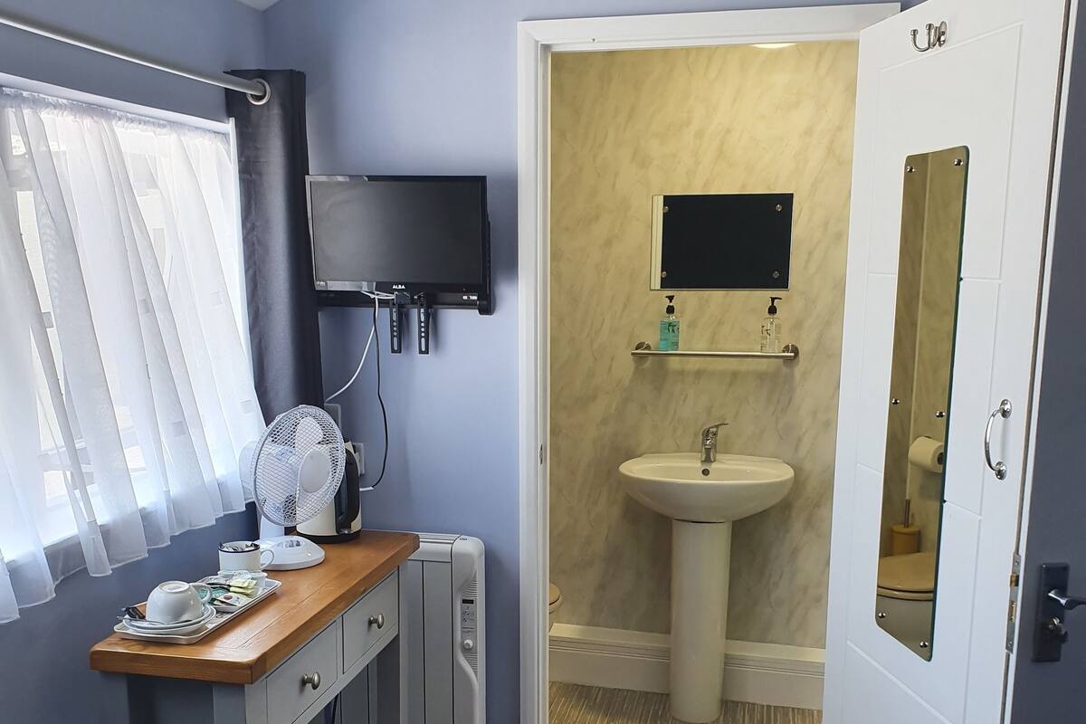 Kamar Twin | Setrika/meja setrika, Wi-Fi gratis, dan seprai linen