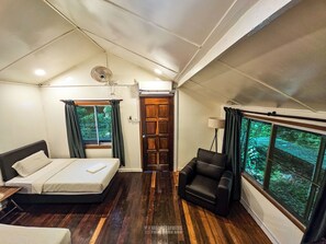 Coffres-forts dans les chambres, rideaux occultants, draps fournis