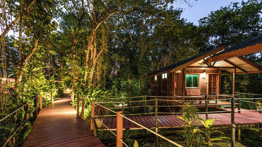 京那巴當岸 Tanini 酒店 (前稱為 Nature Lodge Kinabatangan)