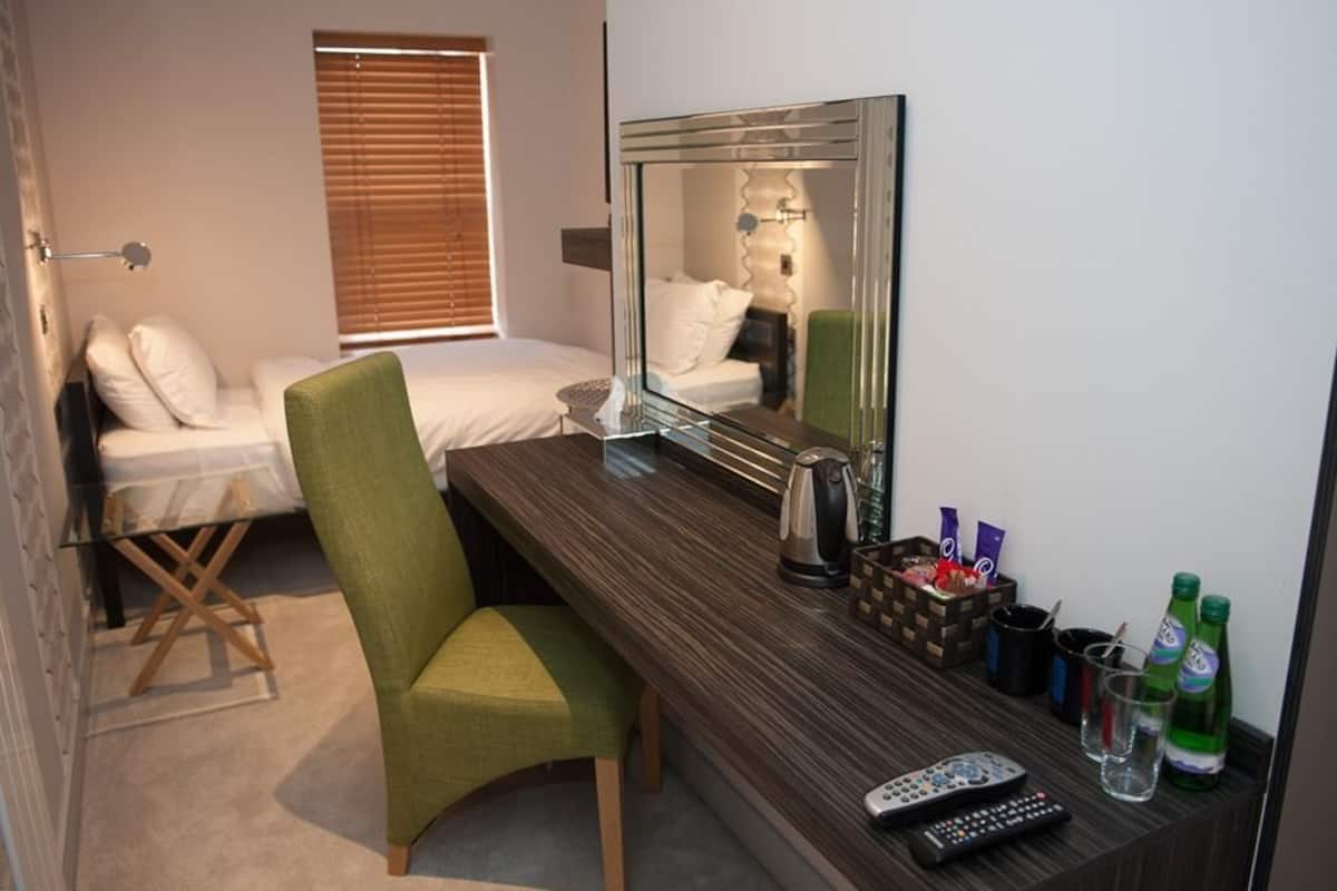 Chambre Standard avec lits jumeaux, salle de bains attenante (Room 9) | Chambres insonorisées, fer et planche à repasser, Wi-Fi gratuit