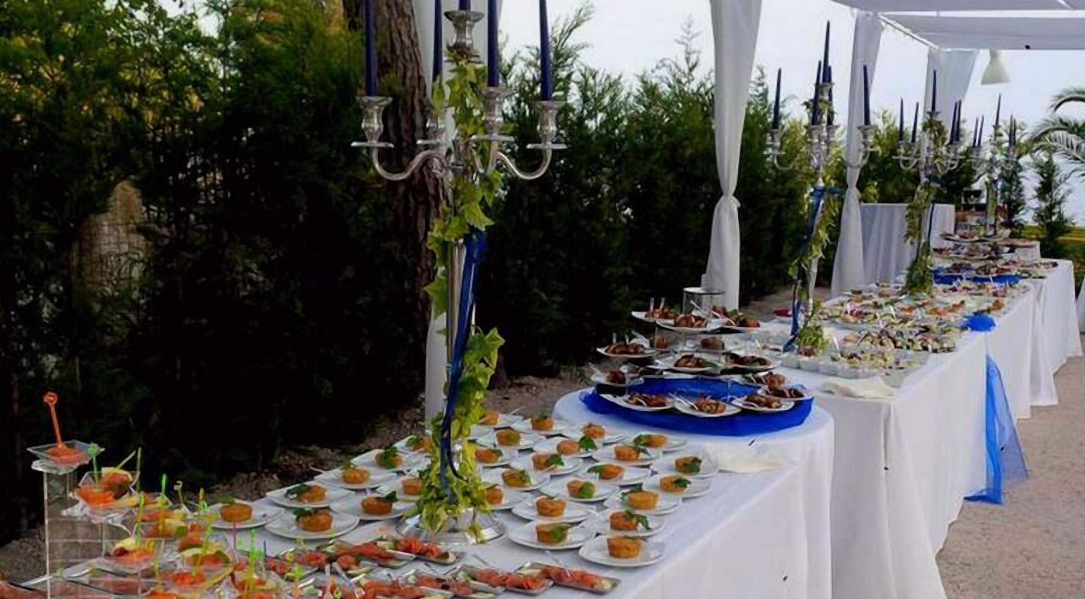 2 restaurants, breakfast, lunch, dinner served; mediterranean cuisine