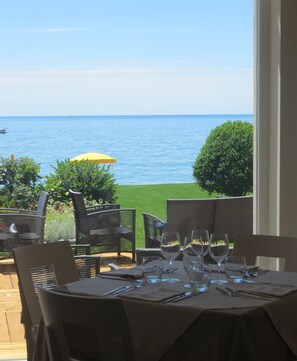 2 restaurants, breakfast, lunch, dinner served; Mediterranean cuisine 