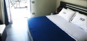 Quarto casal exclusivo | Roupas de cama antialérgicas, frigobar, cofres nos quartos