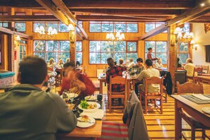 Der serveres morgenmad, frokost og aftensmad