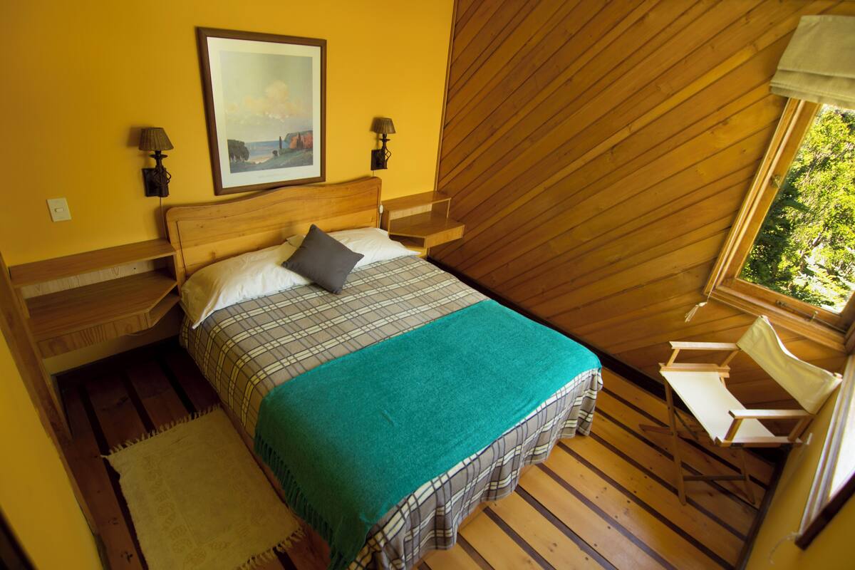 family cabin | 2 bedrooms, premium bedding, in-room safe, soundproofing