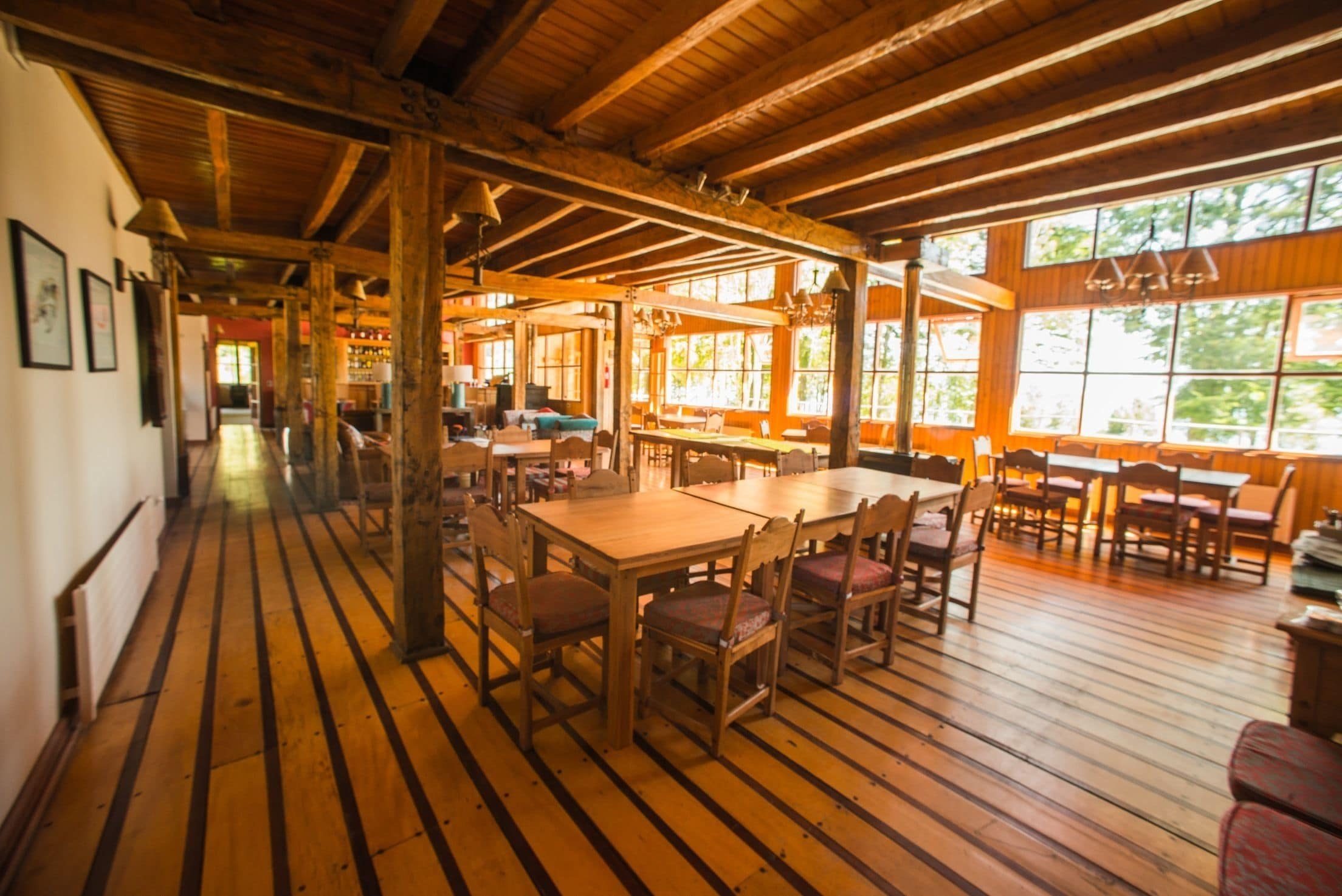 breakfast, lunch, dinner served; international cuisine