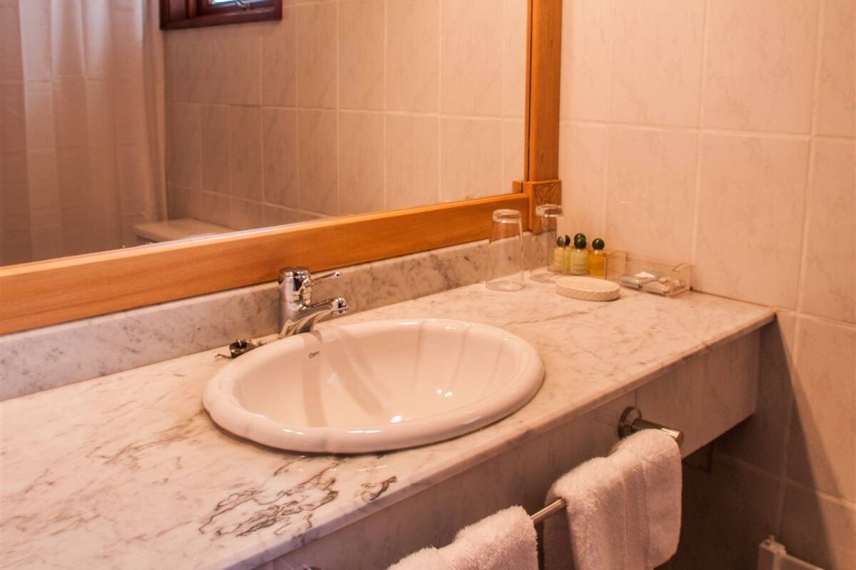 double room | bathroom sink