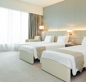 Deluxe Quad | In-room safe, desk, soundproofing, iron/ironing board - Raia Hotel & Convention Centre Alor Setar (Alor Setar)
