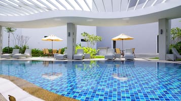 Outdoor pool, pool umbrellas, sun loungers