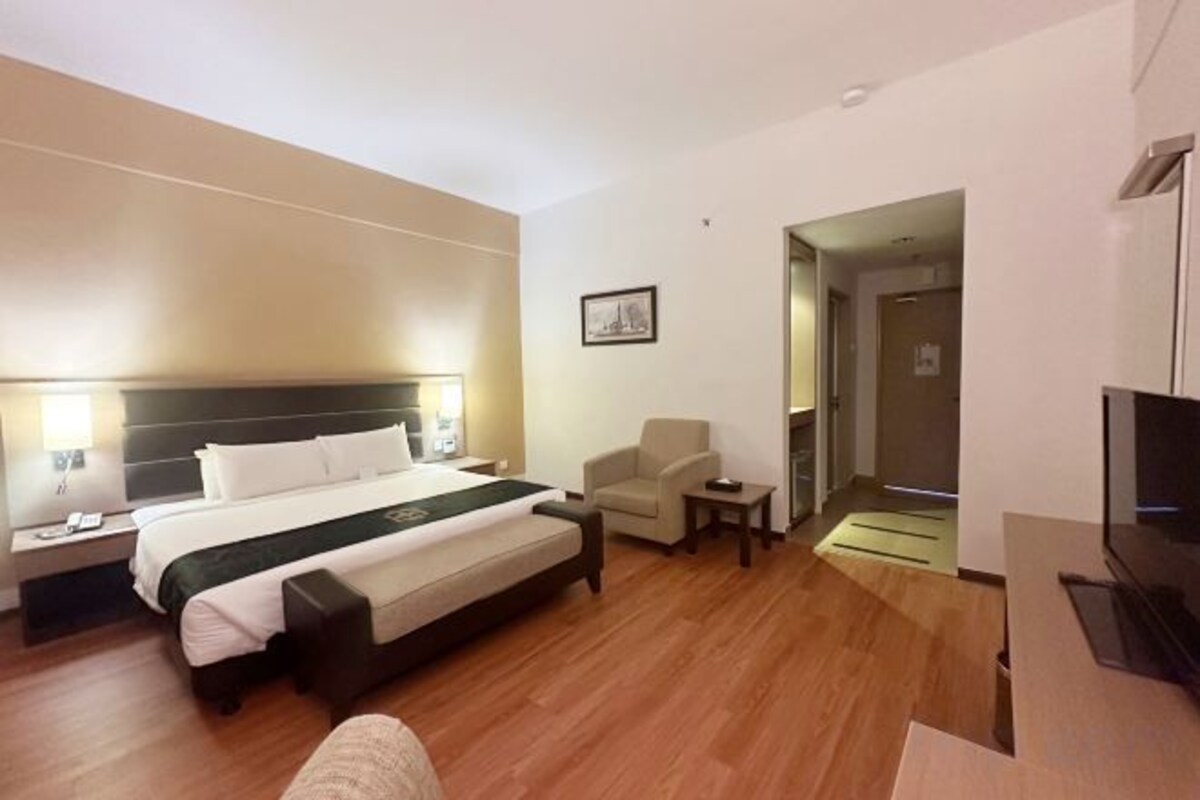 Minibar, in-room safe, desk, soundproofing